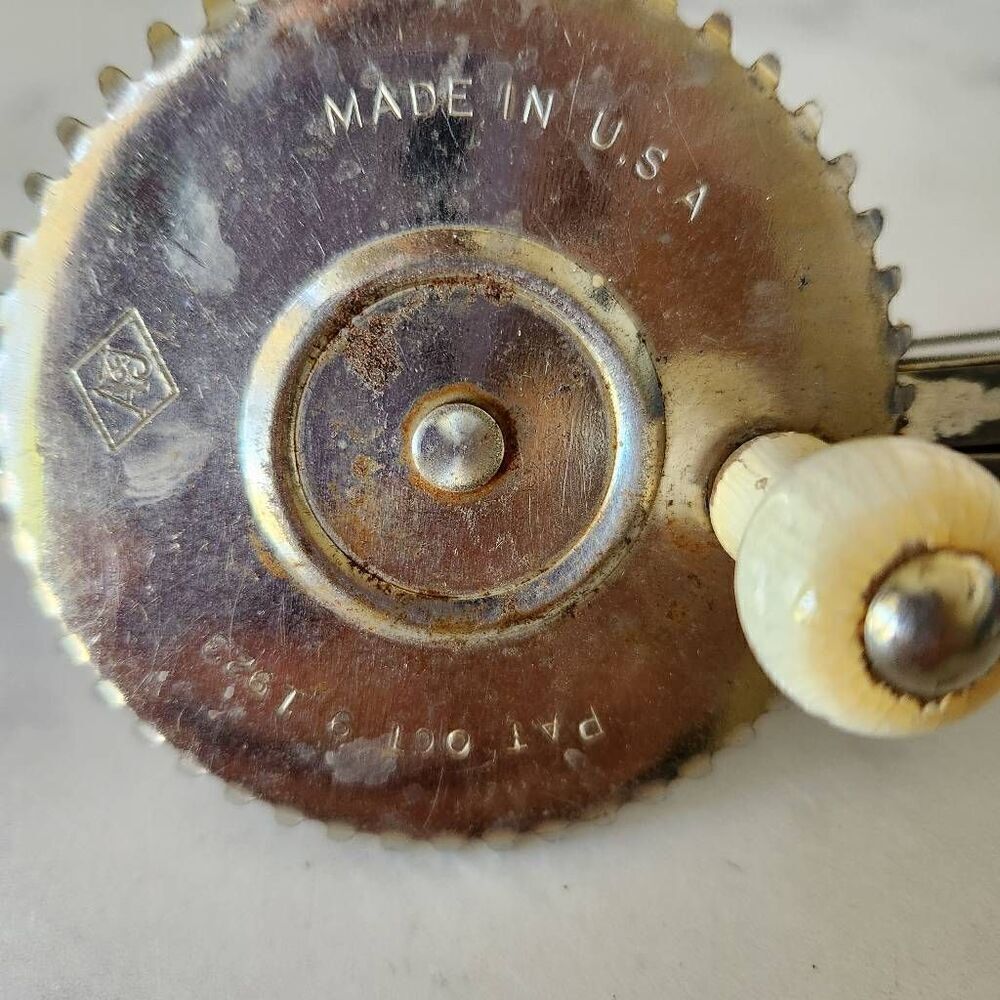 AJ egg mixing beater vintage hand mixer cream handle silver frame - Picture 4 of 5